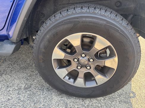 Used 2018 Jeep Wrangler Unlimited Sahara image 15