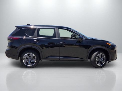 Used 2024 Nissan Rogue S FWD image 3