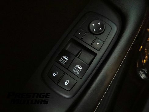 Used 2016 Dodge Challenger SRT RWD image 24