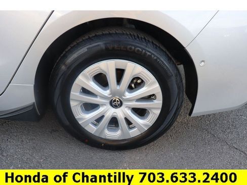 Used 2022 Toyota Prius LE image 28