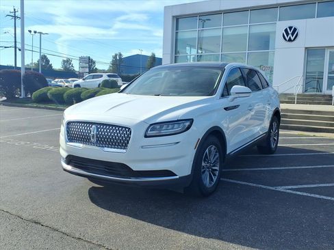 Used 2022 Lincoln Nautilus Reserve image 3