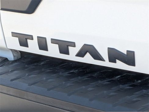 Used 2021 Nissan Titan PRO-4X w/ Pro-4x Convenience Package image 10
