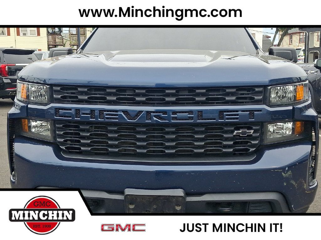 Used 2019 Chevrolet Silverado 1500 Custom w/ Custom Value Package AWD/4WD image 2
