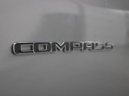 Used 2022 Jeep Compass Latitude w/ Convenience Group FWD image 8
