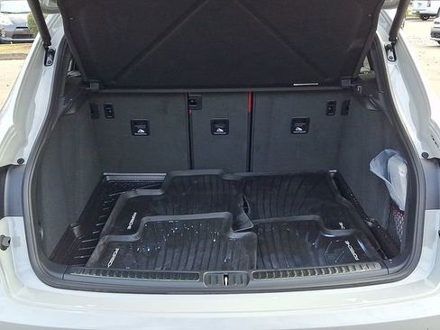 Used 2025 Porsche Macan image 34