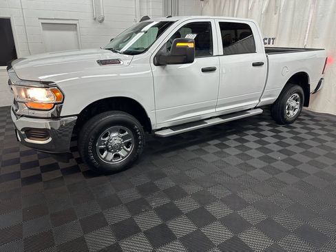 Used 2024 RAM 2500 Tradesman w/ Chrome Appearance Group AWD/4WD image 5