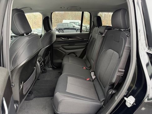 Used 2023 Jeep Grand Cherokee Laredo w/ Luxury Tech Group I image 14