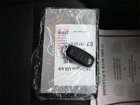 Used 2025 Nissan Rogue SV image 12