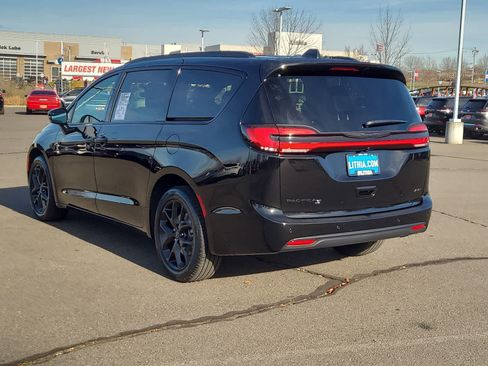 New 2026 Chrysler Pacifica Select image 12
