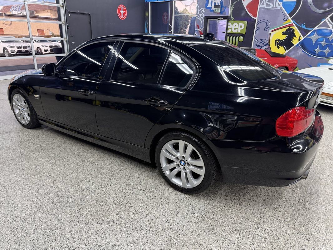 Used 2011 BMW 335i xDrive Sedan AWD/4WD image 3
