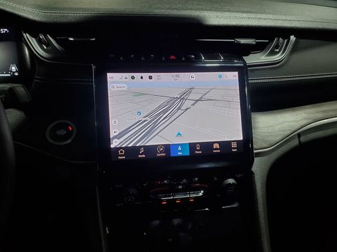 Used 2023 Jeep Grand Cherokee Limited w/ Luxury Tech Group II image 29