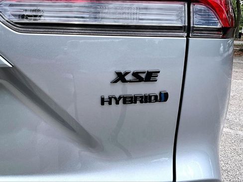 Used 2024 Toyota Corolla Cross AWD Hybrid w/ Convenience Package image 21