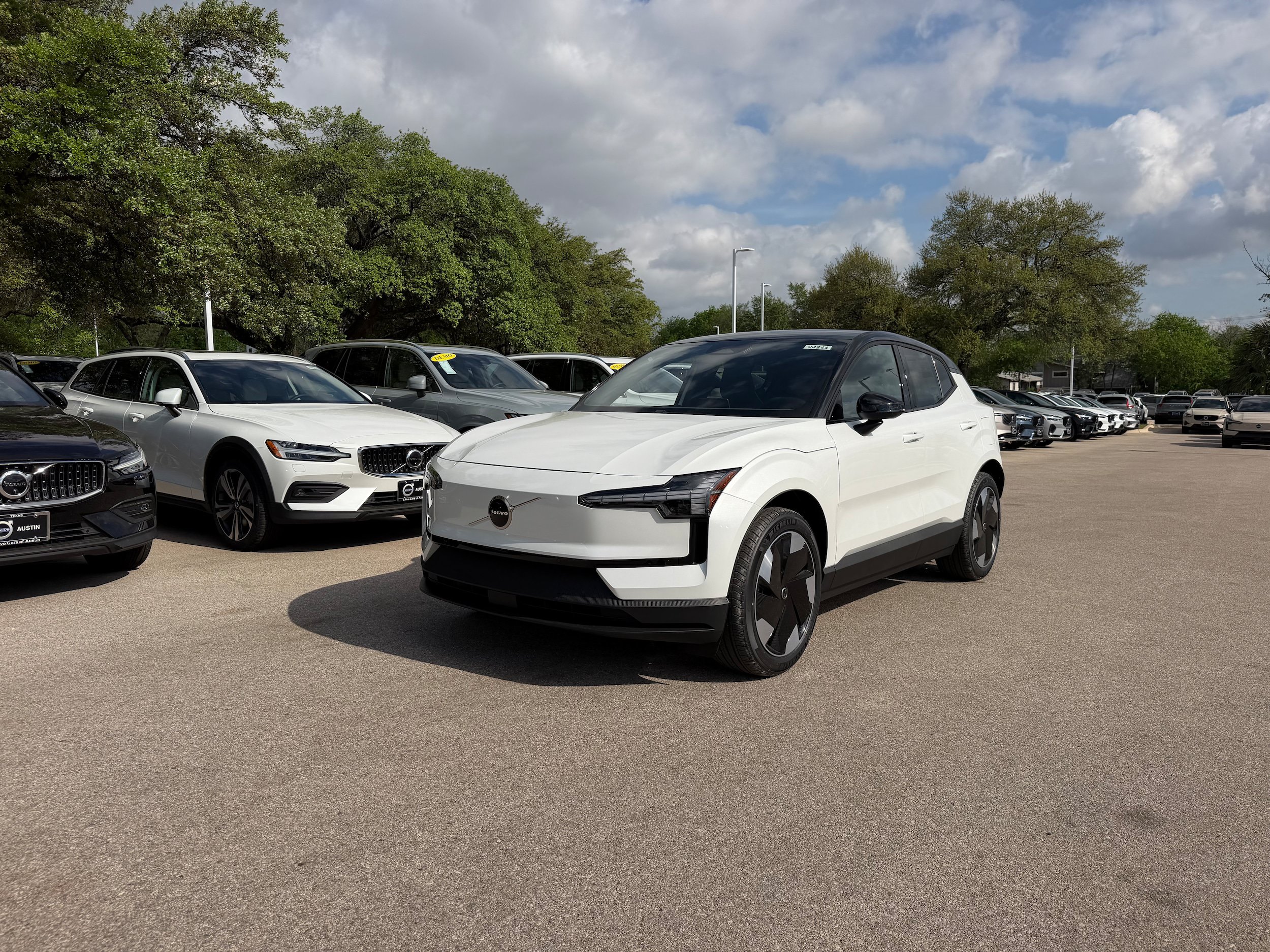 New 2026 Volvo EX30 Plus w/ Protection Package RWD image 2