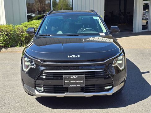 Used 2024 Kia Niro SX Touring FWD image 2