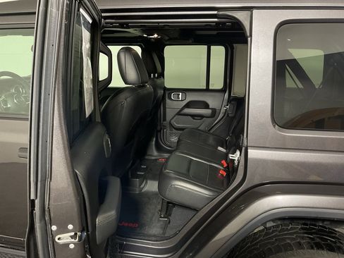 Used 2020 Jeep Wrangler Unlimited Sahara image 29