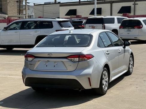 Used 2025 Toyota Corolla LE FWD image 4