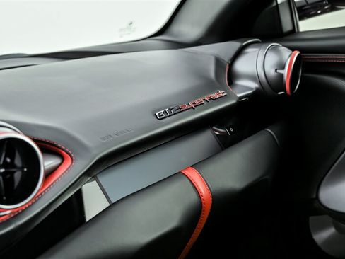 Used 2018 Ferrari 812 Superfast RWD image 33