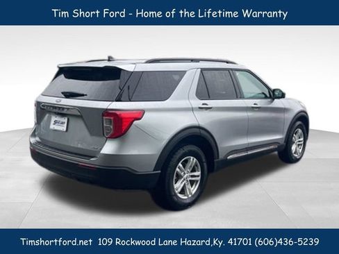 Used 2022 Ford Explorer XLT AWD/4WD image 5