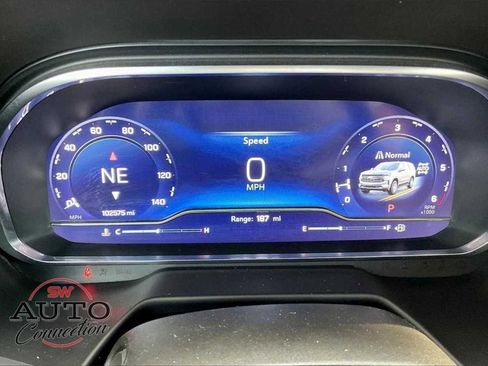 Used 2023 Chevrolet Suburban LT w/ LT Signature Package image 15