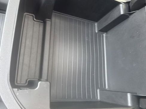 Used 2021 Chevrolet Tahoe Z71 w/ Z71 Off-Road Package image 31