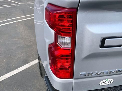 Used 2021 Chevrolet Silverado 1500 LT RWD image 27