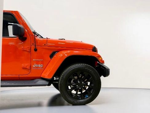 Used 2023 Jeep Wrangler Unlimited Sahara AWD/4WD image 13
