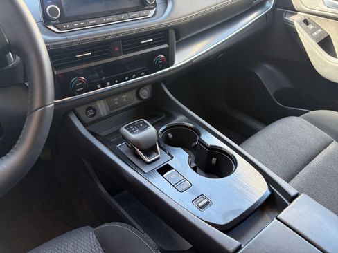 Used 2025 Nissan Rogue SV FWD image 31