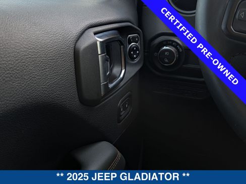Used 2025 Jeep Gladiator Mojave w/ Convenience Group AWD/4WD image 31