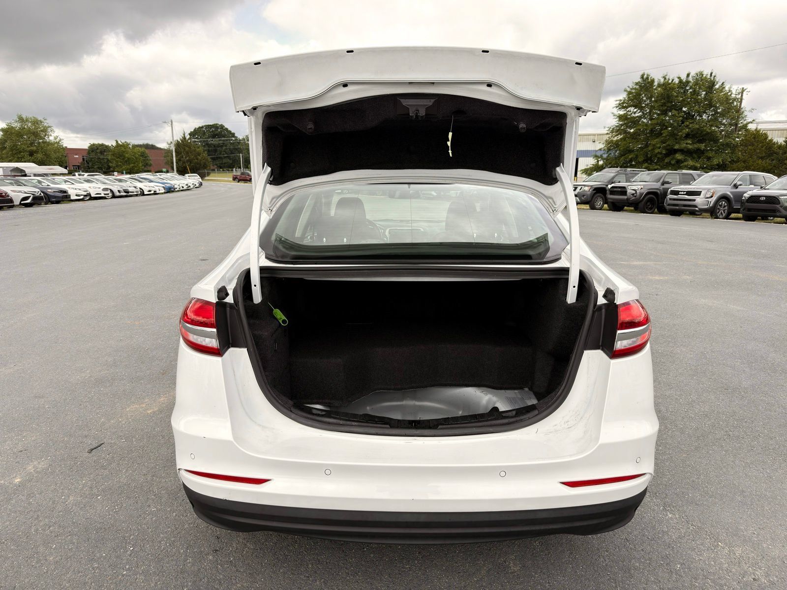 Used 2019 Ford Fusion SE FWD image 31