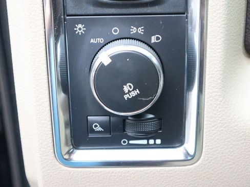 Used 2014 RAM 1500 Laramie w/ Convenience Group image 32