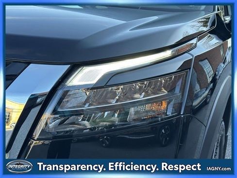 Certified 2024 Nissan Pathfinder SV image 10