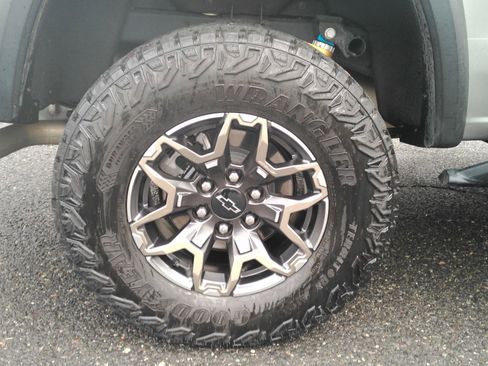 Certified 2024 Chevrolet Colorado ZR2 w/ ZR2 Convenience Package III AWD/4WD image 32