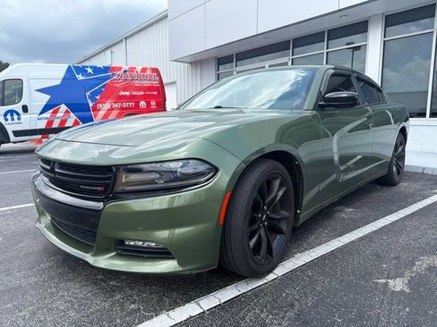 Used 2018 Dodge Charger SXT Plus w/ Blacktop Package RWD image 2