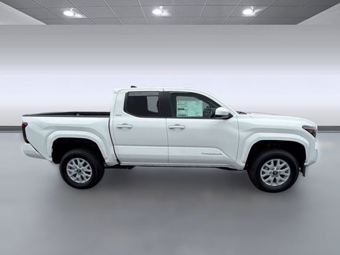 Used 2026 Toyota Tacoma SR5 RWD image 8