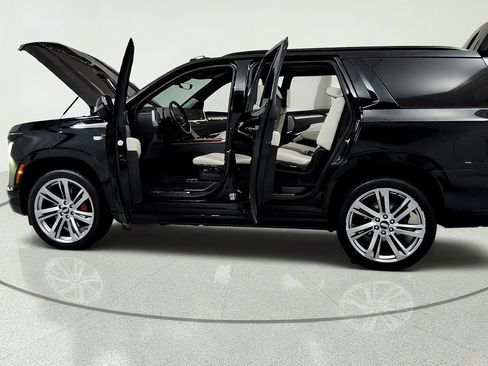 Used 2025 Cadillac Escalade Sport Platinum w/ LPO, Floor Liner Package AWD/4WD image 10