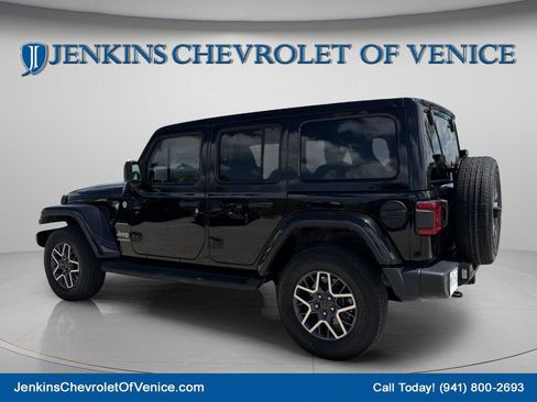 Used 2024 Jeep Wrangler Unlimited Sahara w/ Technology Group AWD/4WD image 8