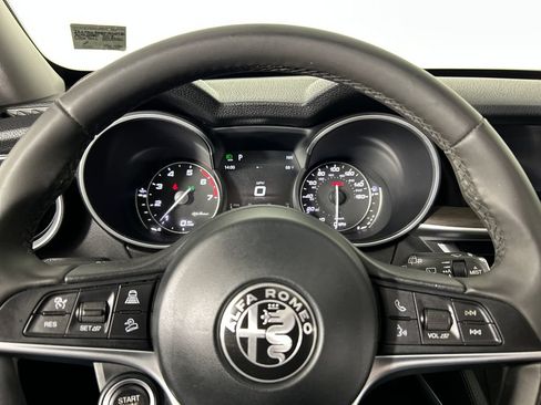 Used 2018 Alfa Romeo Stelvio Ti AWD/4WD image 13