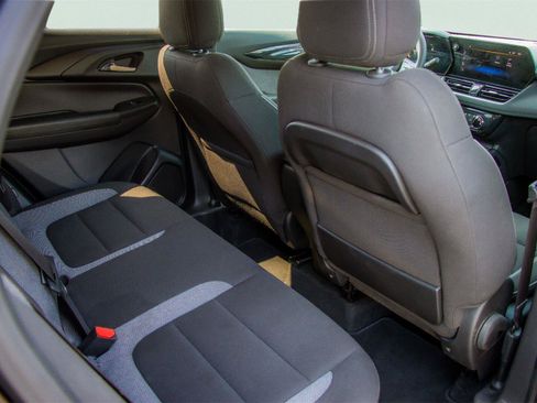 Used 2025 Chevrolet TrailBlazer LT FWD image 8