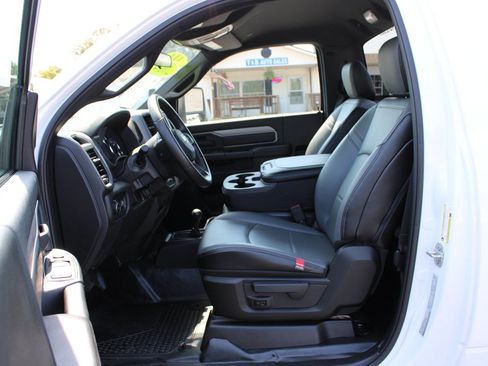 Used 2024 RAM 2500 Tradesman w/ Chrome Appearance Group AWD/4WD image 15
