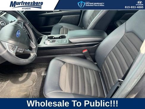 Used 2018 Ford Fusion SE w/ Equipment Group 201A FWD image 4