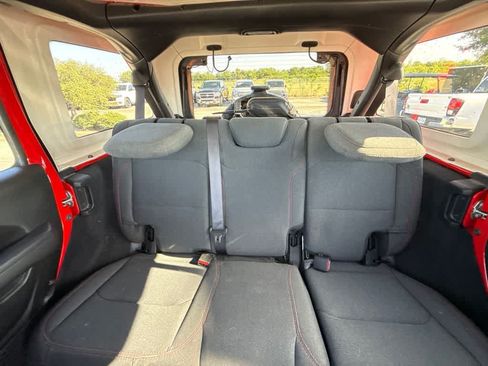 Used 2025 Jeep Wrangler Unlimited Rubicon AWD/4WD image 18