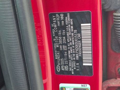 Certified 2025 Hyundai Elantra Limited FWD image 19