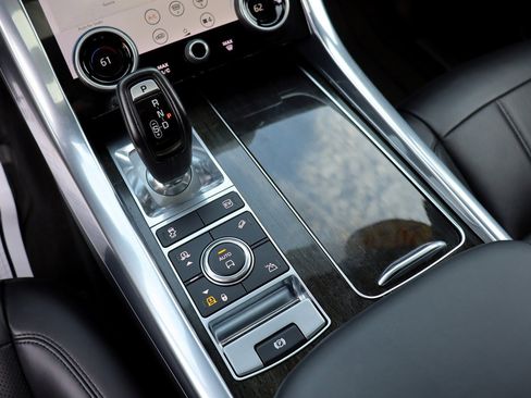 Used 2020 Land Rover Range Rover Sport HSE image 32