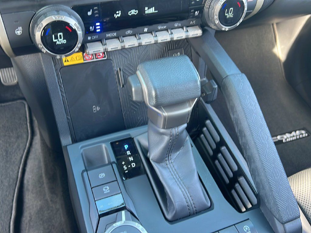 Used 2024 Toyota Tacoma Limited w/ Limited Package (LT) AWD/4WD image 26