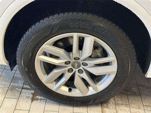Used 2020 Audi Q5 2.0T Premium w/ Convenience Package image 10