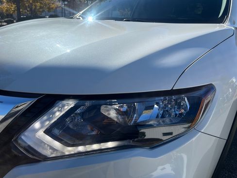 Used 2017 Nissan Rogue SV w/ Midnight Edition image 26