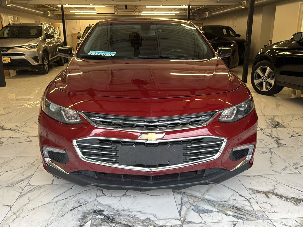 Used 2017 Chevrolet Malibu LT w/ Leather Package FWD image 2