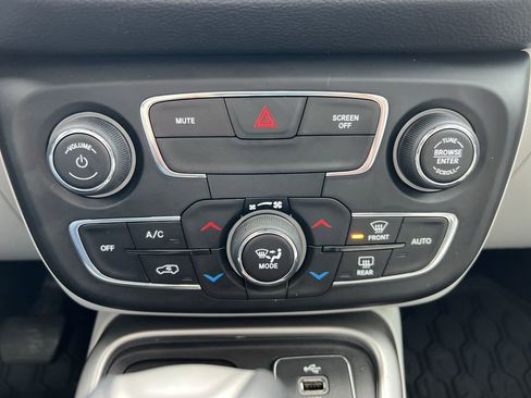 Used 2018 Jeep Compass Latitude w/ Popular Equipment Group image 11