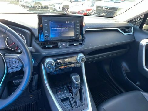 Used 2020 Toyota RAV4 XLE Premium image 29