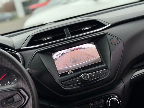 Used 2021 Chevrolet TrailBlazer LT w/ Driver Confidence Package image 4